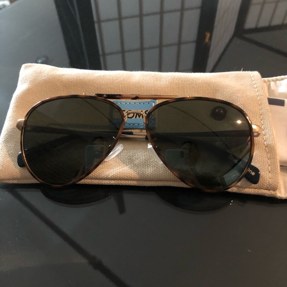 TOMS aviator sunglasses (brand new, never worn)